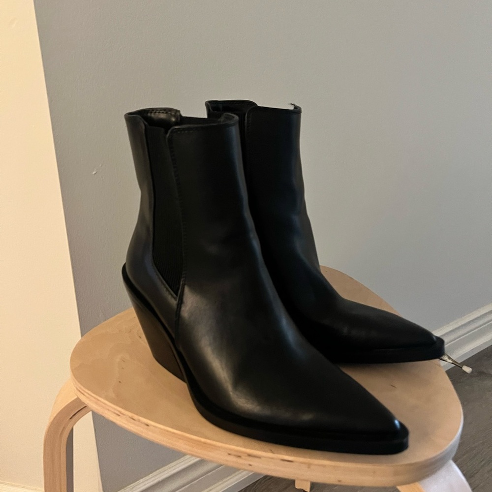 ZARA Black Pointed Toe Leather Ankle Boots – Size 6.5